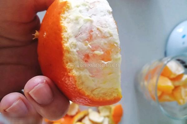 鲜榨橙汁的做法图解2