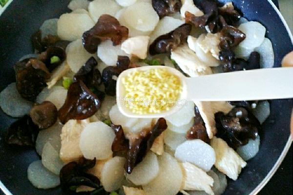 木耳山药炒鸡胸肉的做法图解12