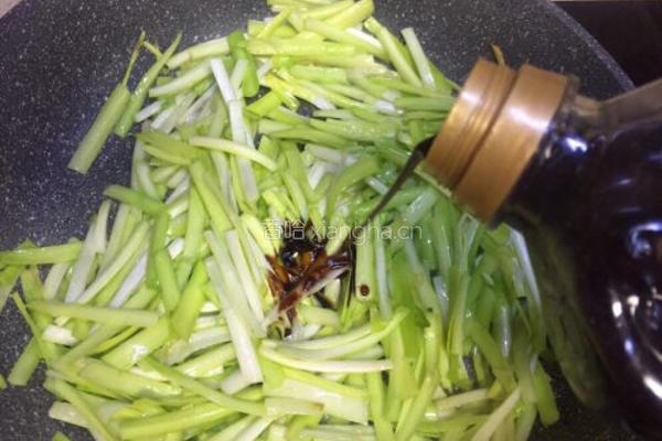 补肾健胃~红油烧烤味孜然韭黄的做法图解5