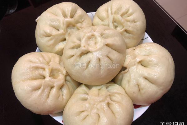胡萝卜羊肉包的做法图解1