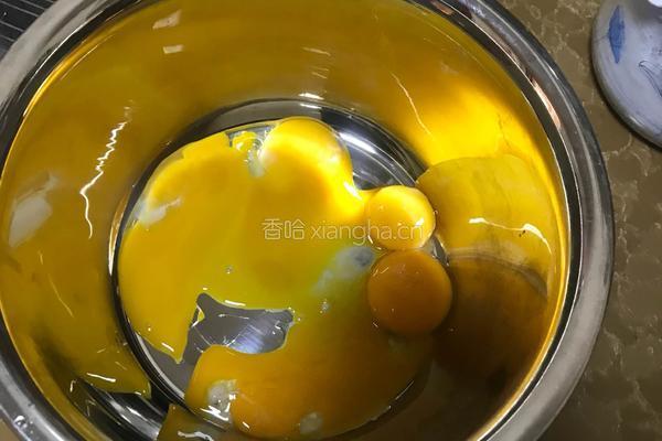 戚风蛋糕的做法图解2
