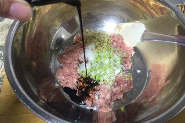 猪肉韭菜馅饺子的做法图解5