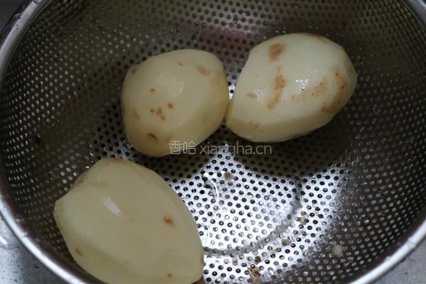 腊肉炒土豆的做法图解1