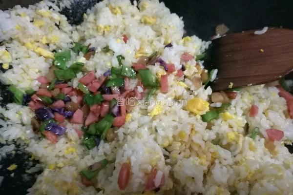 荷兰豆火腿蛋炒饭的做法图解9
