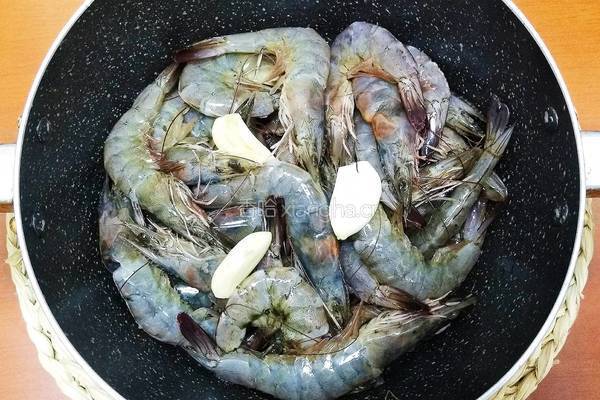 茄汁大虾的做法图解2