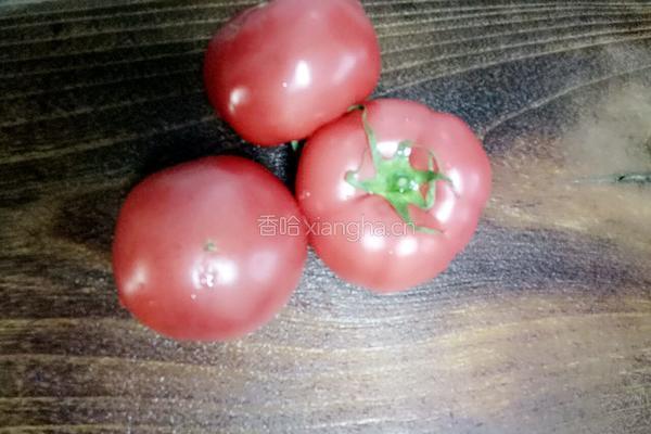 西红柿炒鸡蛋黑木耳的做法图解1