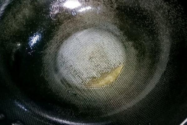 西红柿炒鸡蛋黑木耳的做法图解7