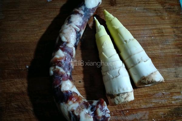 腊肠炒春笋的做法图解1