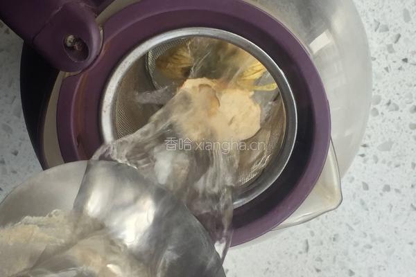 菊花罗汉果茶（桂林）的做法图解3