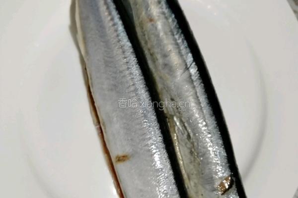 煎秋刀鱼的做法图解1