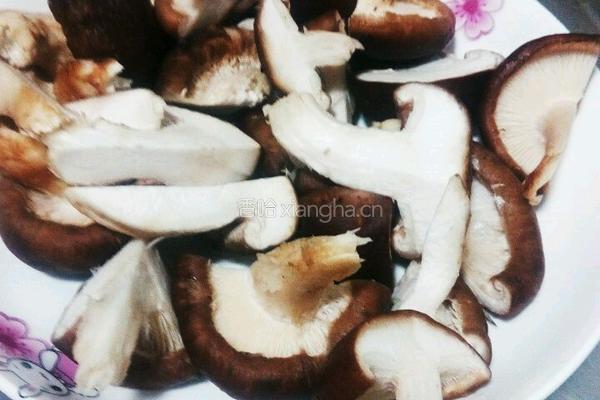 香菇土豆炒牛肉的做法图解2