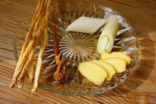 当归棒骨汤的做法图解1