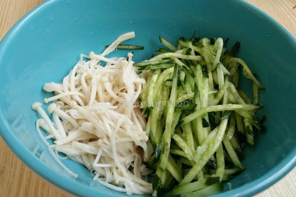香辣金针菇的做法图解8