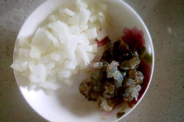 番茄酱虾仁意面（12个月以上的宝宝）的做法图解3