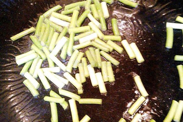 香肠蒜苔的做法图解6