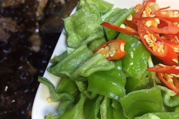 泡椒三色木耳肉片的做法图解15