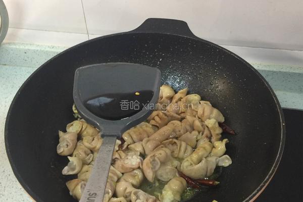 尖椒炒肥肠的做法图解4