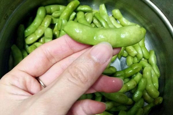 五香毛豆的做法图解2