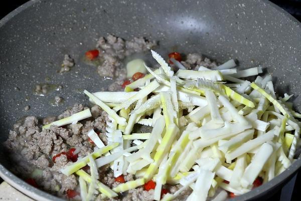肉蓉榄菜烩竹笋的做法图解4
