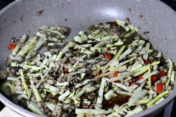 肉蓉榄菜烩竹笋的做法图解6