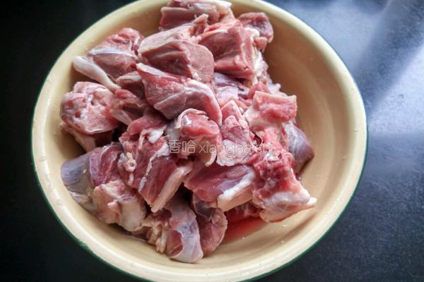 胡萝卜炖羊肉的做法图解2
