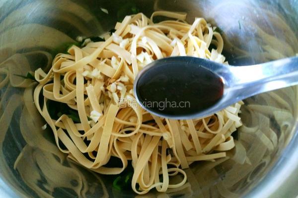 菠菜拌豆皮的做法图解10