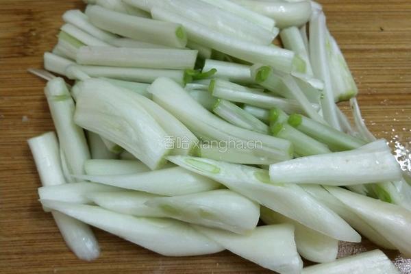 荞头炒腊肠的做法图解3