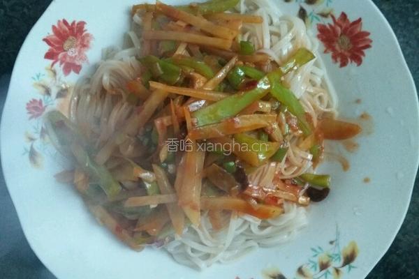 土豆丝辣椒丝拌面的做法图解10