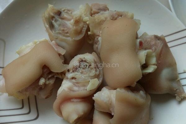 黄豆炖猪蹄的做法图解2