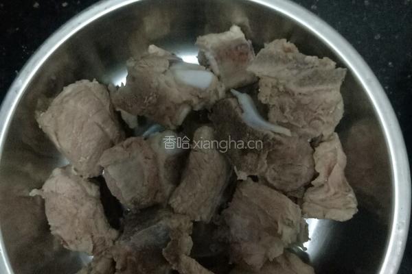萝卜烧排骨的做法图解2