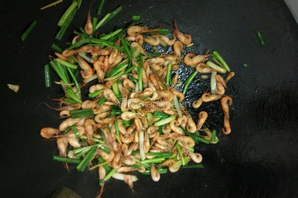 韮菜炒河虾的做法图解6