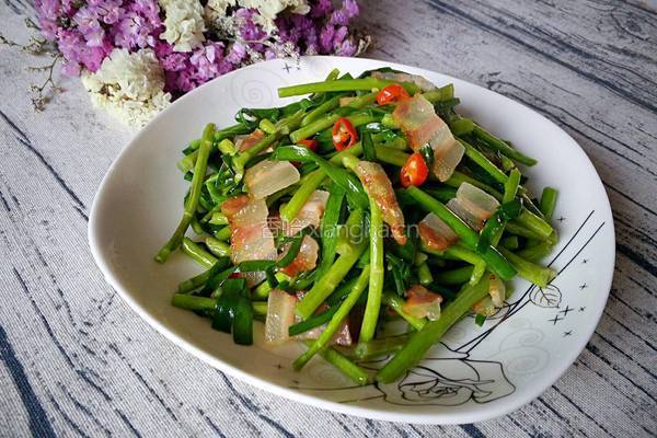 藜蒿炒腊肉的做法图解1