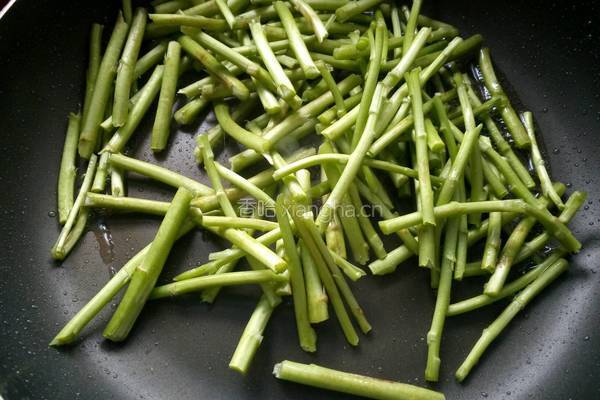 藜蒿炒腊肉的做法图解6