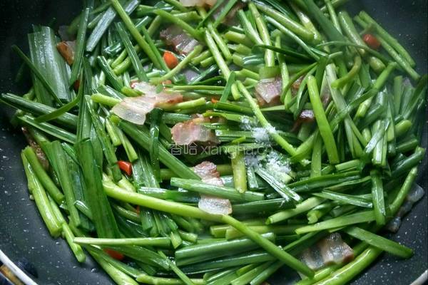 藜蒿炒腊肉的做法图解10