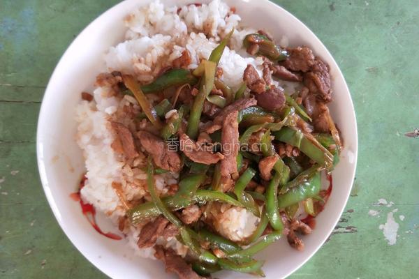 尖椒肉丝浇盖饭的做法图解5