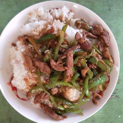 尖椒肉丝浇盖饭的做法[图]