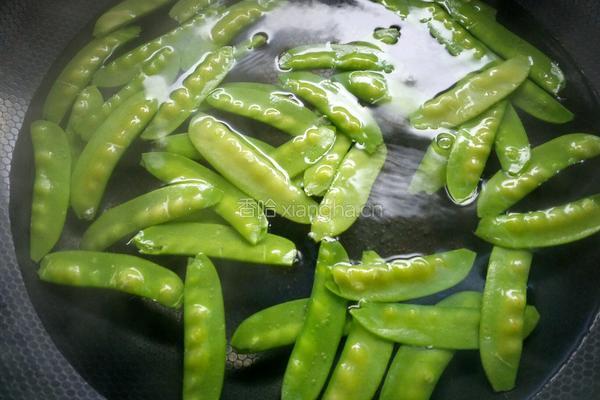 荷兰豆炒木耳的做法图解5