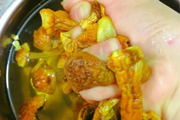 巴西菇排骨汤的做法图解5