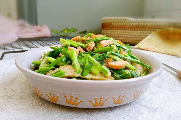 炸豆腐炒青蒜苗的做法图解10