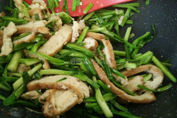 炸豆腐炒青蒜苗的做法图解9