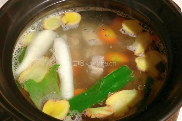 莲藕胡萝卜排骨汤的做法图解3