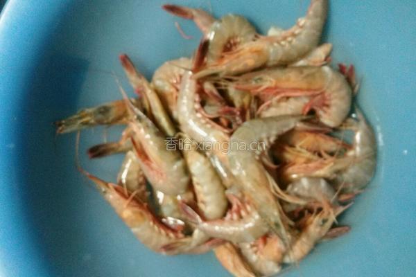 香菇酿虾盏的做法图解1