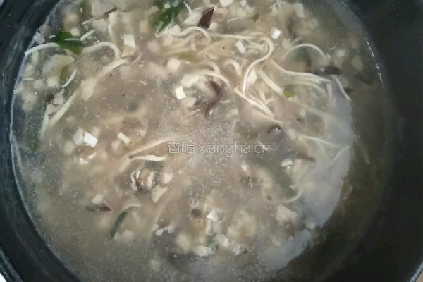 降温的早晨怎么吃――一碗酸辣的胡辣汤和油饼的做法图解7