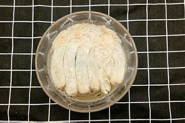 竹荪玉米排骨汤的做法图解3
