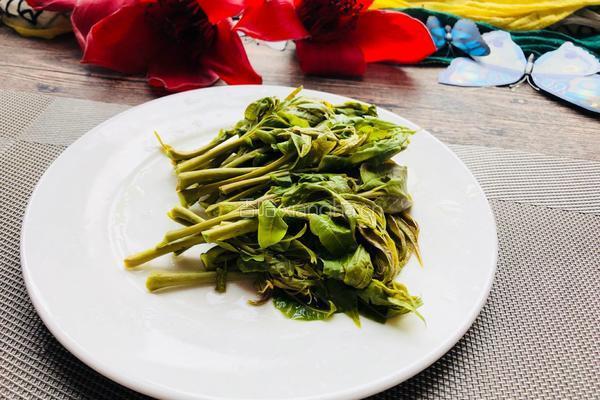 香椿芽煎鸡蛋的做法图解3