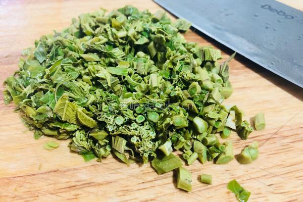 香椿芽煎鸡蛋的做法图解4