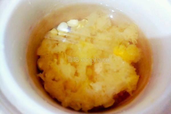 桂圆莲子银耳汤的做法图解2