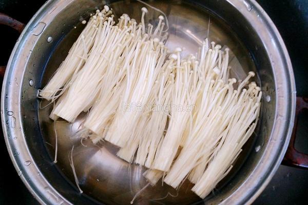 金针菇鸡蛋菠菜汤的做法图解4