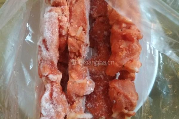 炸羊肉串的做法图解1
