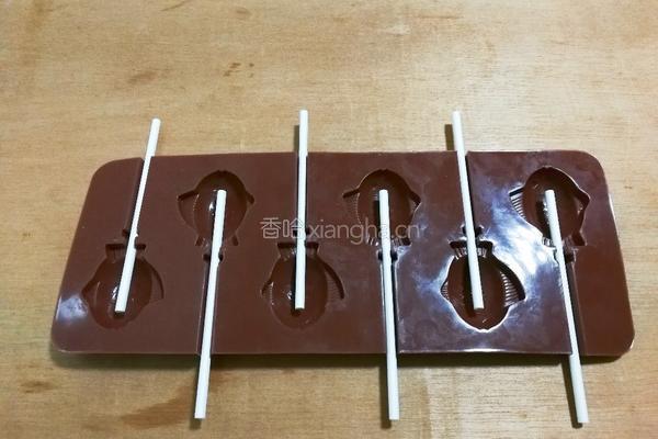 巧克力鱼棒棒糖的做法图解2